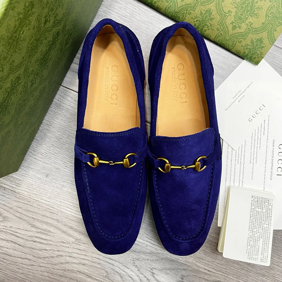 Ex-factory price: 480💰-(Gucci) men’s loafers! Genuine molded horsebit, a classic must-have for your shoe cabinet! The feet are particularly delicate! This Gucci original version is a set last, and we are consistent with the counter! Therefore, it is more comfortable in terms of last shape and comfort! Take it to the counter and compare at will! Good shoes are more than just what they make! But grasp the essence from the inside out! Material: Imported first-layer frosted cowhide! Genuine leather outsole imported from Italy, size: 39-44 (38/45 customized, non-refundable)